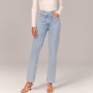 A&F Ultra High Rise 90s Straight Jean in Light w/ Criss-Cross Waistband 31 Short